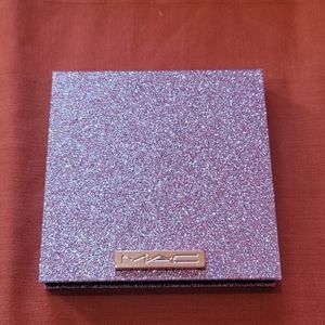 Star dipped face compact